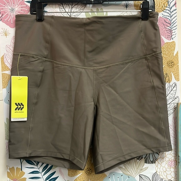 all in motion Pants - NWT biker short​